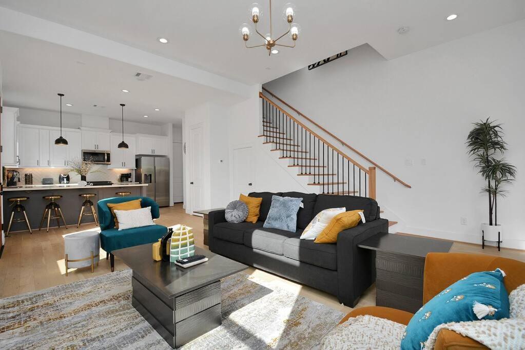 Blissful Getaway Home With Hot Tub & Backyard Near Downtown ヒューストン エクステリア 写真