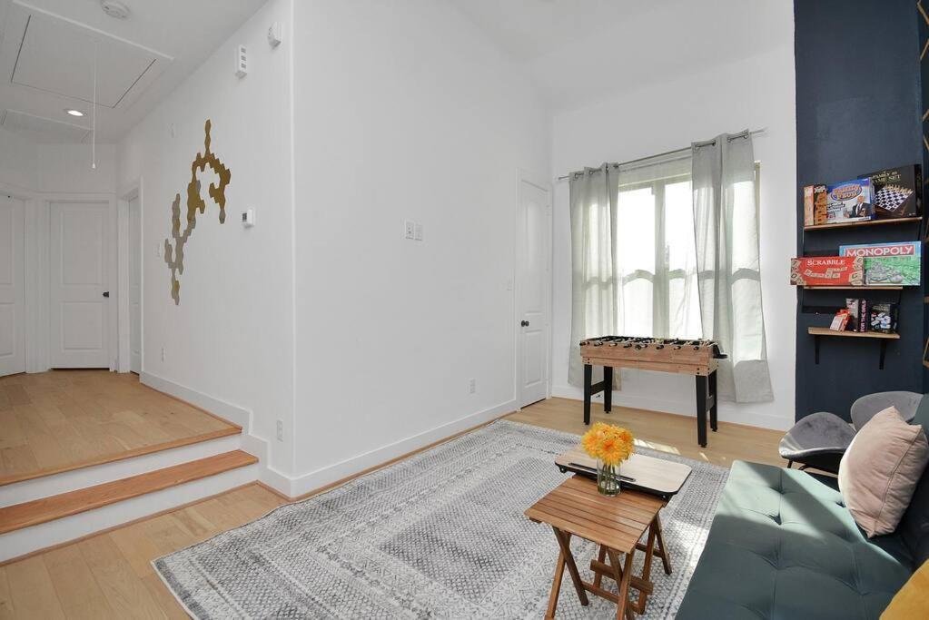Blissful Getaway Home With Hot Tub & Backyard Near Downtown ヒューストン エクステリア 写真