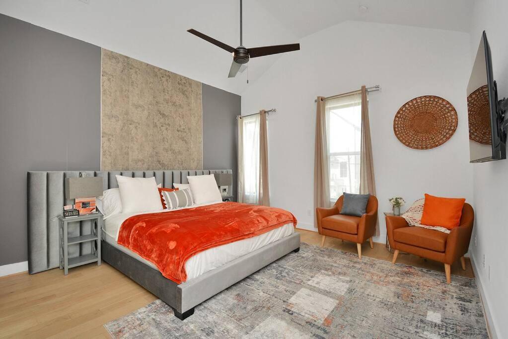 Blissful Getaway Home With Hot Tub & Backyard Near Downtown ヒューストン エクステリア 写真