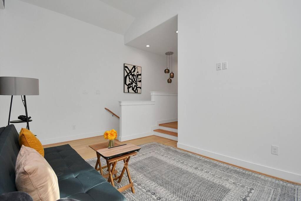 Blissful Getaway Home With Hot Tub & Backyard Near Downtown ヒューストン エクステリア 写真