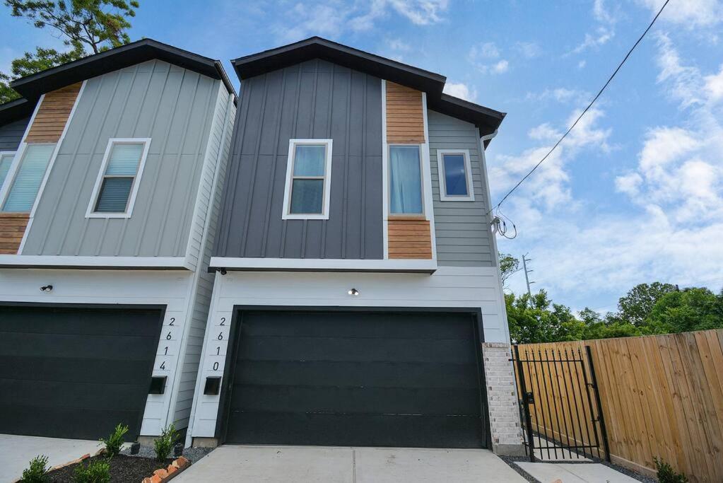 Blissful Getaway Home With Hot Tub & Backyard Near Downtown ヒューストン エクステリア 写真