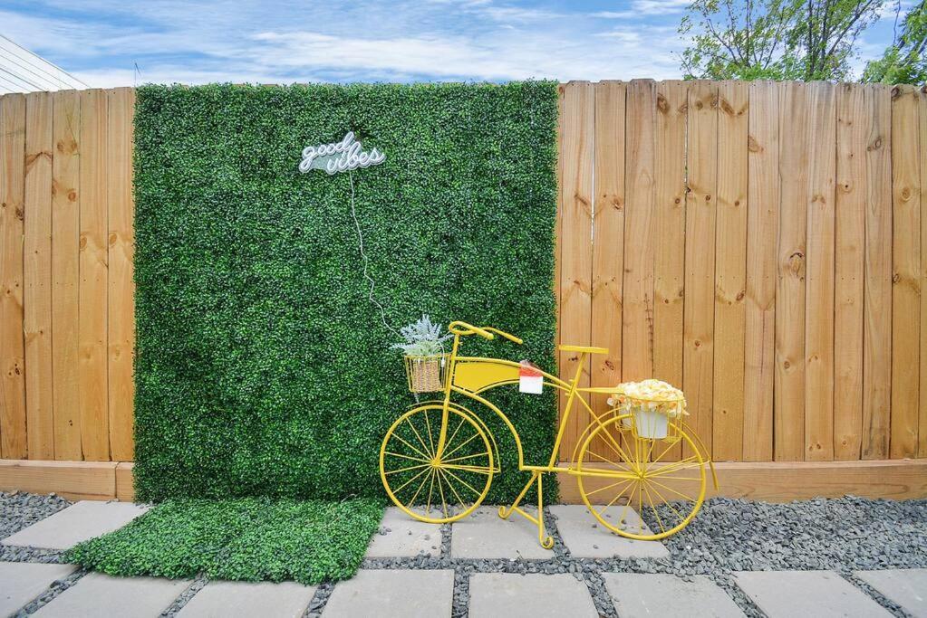 Blissful Getaway Home With Hot Tub & Backyard Near Downtown ヒューストン エクステリア 写真